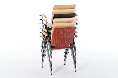 Armlehnstühle mit Holzsitzschale